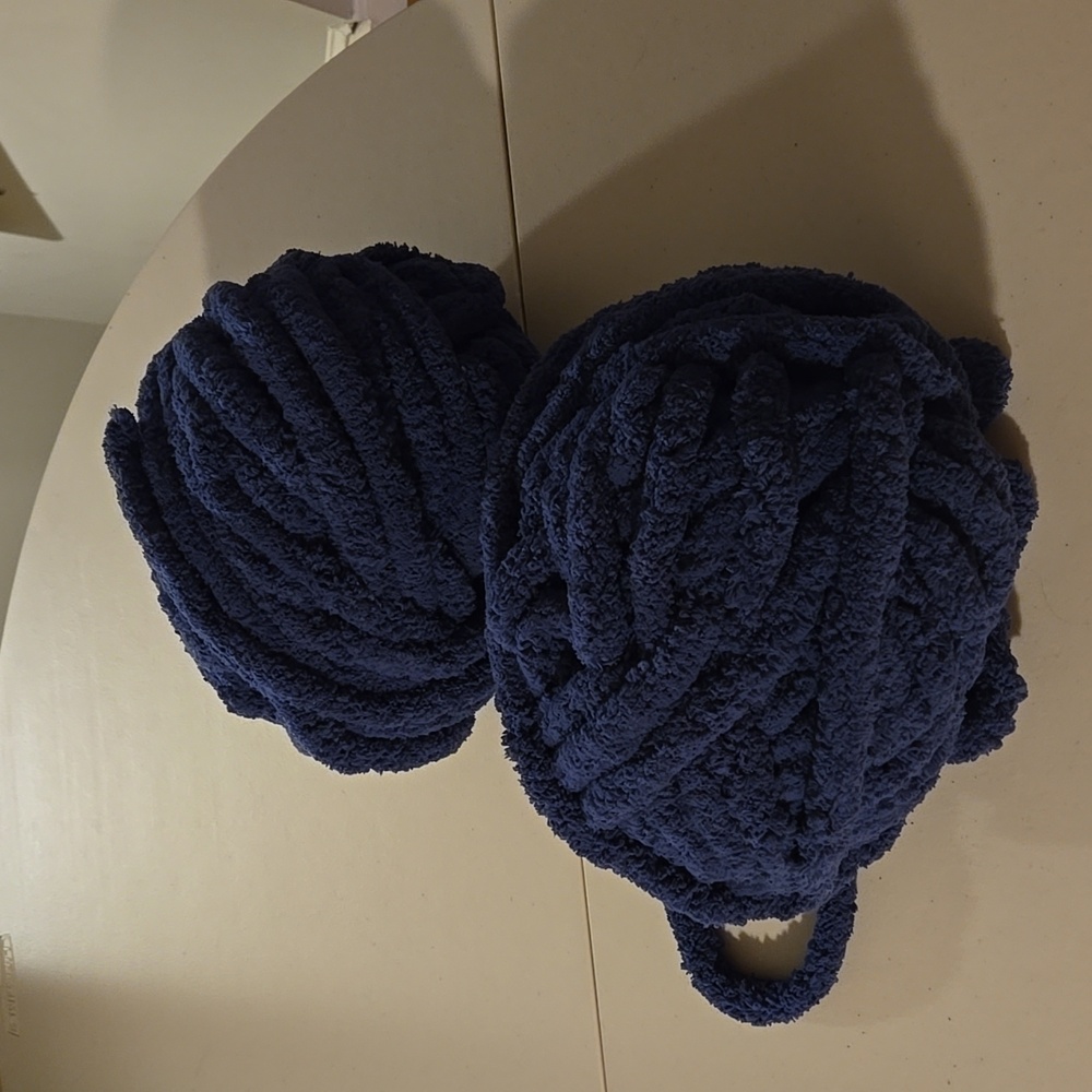 Yarn ( thick finger yarn)